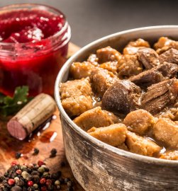 Jelení ragú s bramborovými knedlíčky Adventure Menu