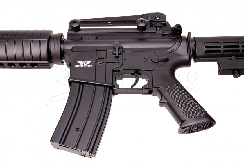 Airsoft M4 (Warrior-JG W4A1 kov)