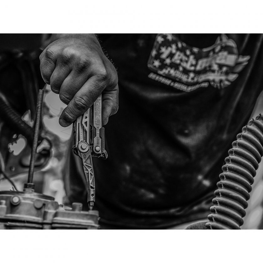 Multifunkční kleště Gerber Center-Drive stříbrné nylonové pouzdro