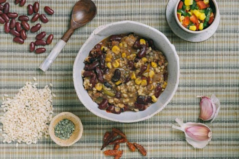 Chili con Carne s celozrnnou rýží 350g Forestia 1.jpg