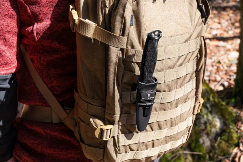 Nůž Victorinox Venture Black 4.jpg