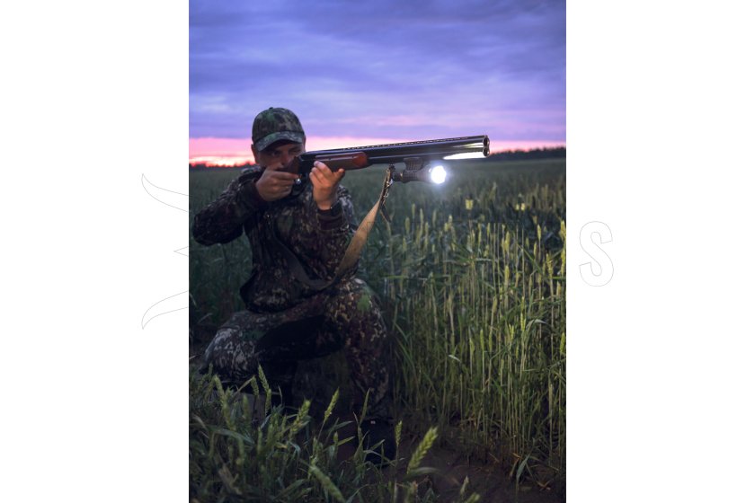 Svítilna Armytek Viking PRO studené světlo 06.jpg