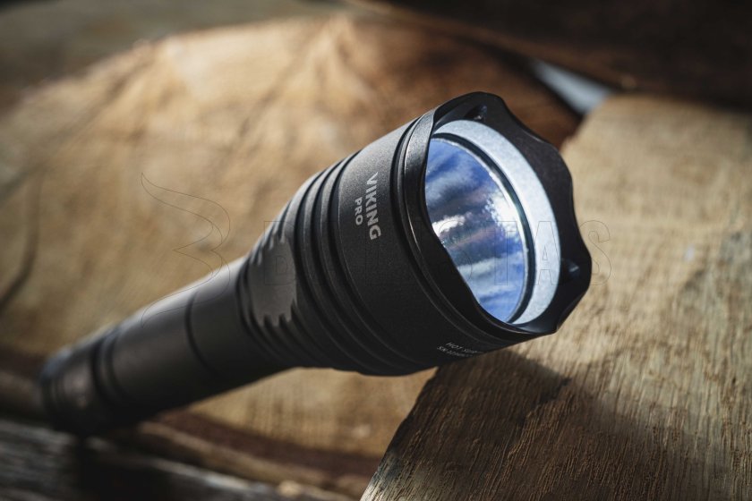 Svítilna Armytek Viking PRO studené světlo 11.jpg