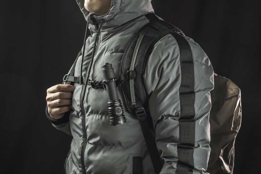Svítilna Armytek Viking PRO MAX studené světlo 08.jpg