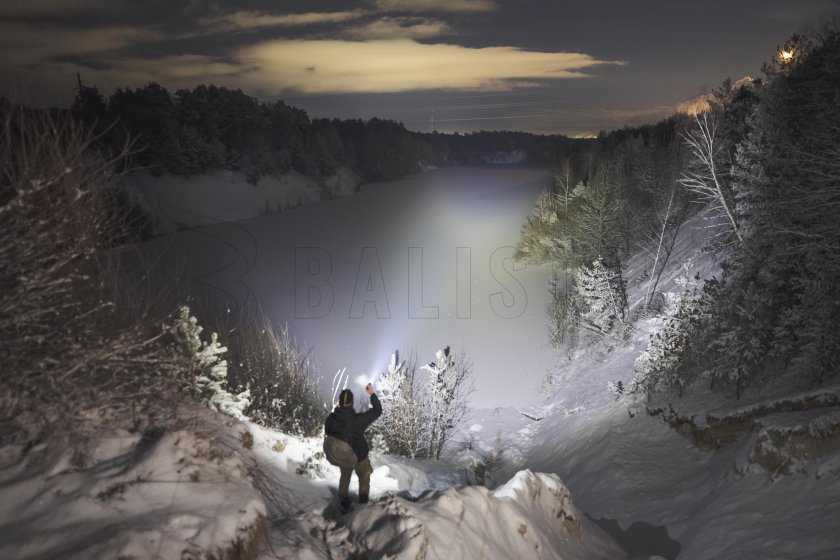 Svítilna Armytek Viking PRO MAX studené světlo 05.jpg