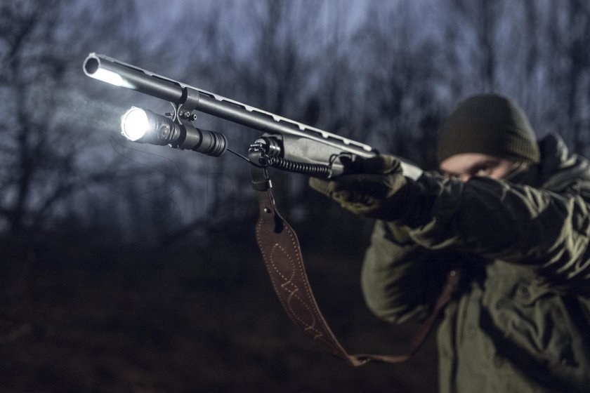 Svítilna Armytek Viking PRO MAX studené světlo 10.jpg
