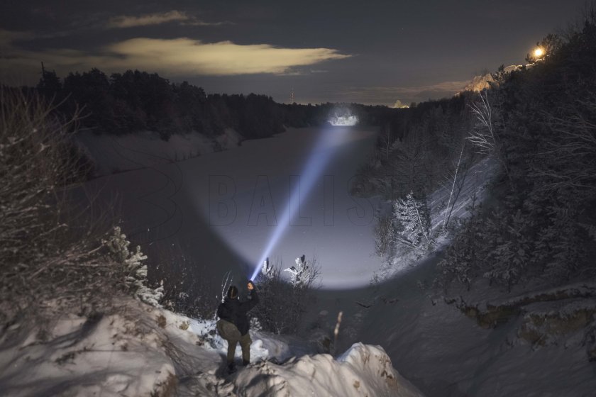 Svítilna Armytek Barracuda Pro Max studené světlo 06.jpg