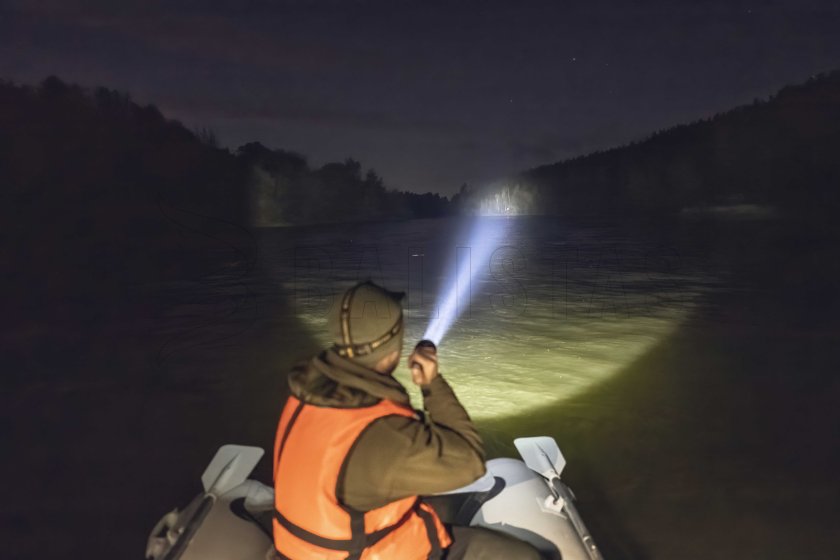 Svítilna Armytek Barracuda Pro Max studené světlo 04.jpg