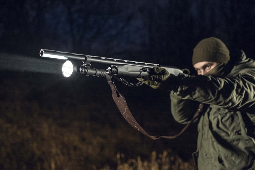 Svítilna Armytek Barracuda Pro Max studené světlo 09.jpg