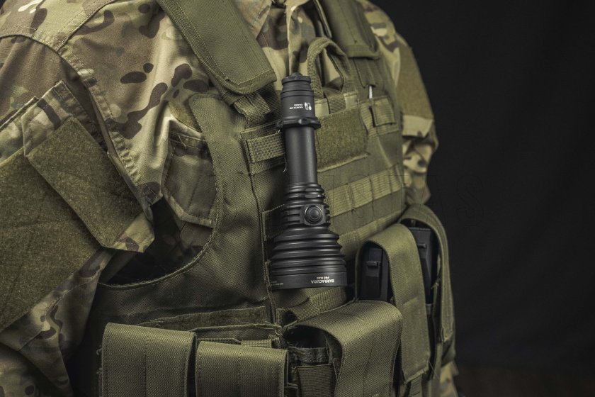 Svítilna Armytek Barracuda Pro Max studené světlo 07.jpg