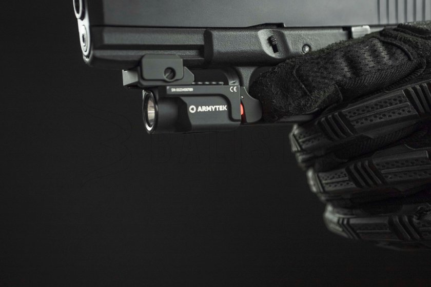 Taktická svítilna Armytek Buckler M1 studené světlo 12.jpg
