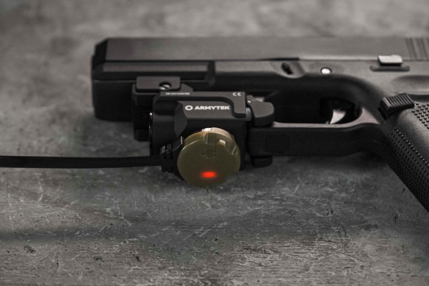 Taktická svítilna Armytek Buckler M1 studené světlo 10.jpg