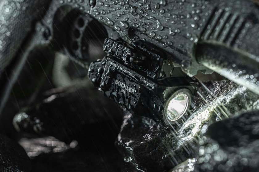 Taktická svítilna Armytek Buckler M1 studené světlo 11.jpg