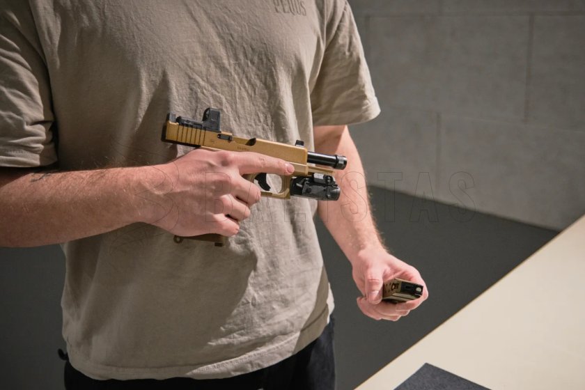 Vzduchová pistole Glock 19X MOS Blowback Coyote 12.jpg